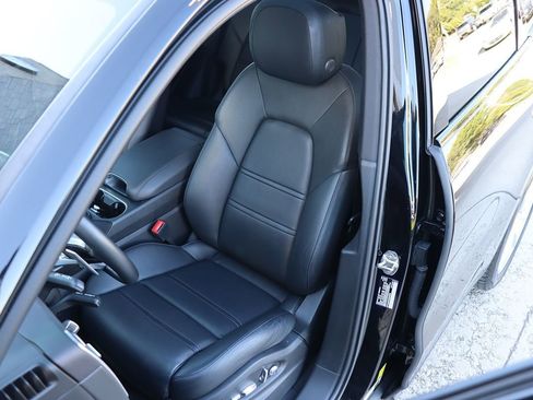 Used 2021 Porsche Cayenne image 39