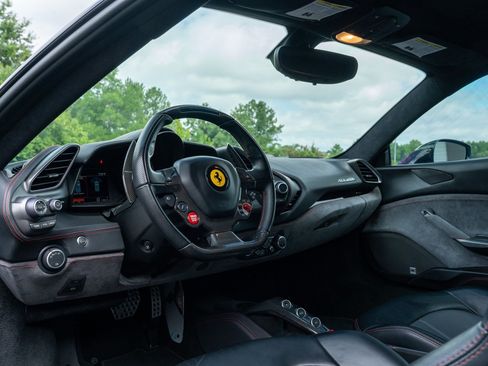 Used 2018 Ferrari 488 GTB RWD image 31