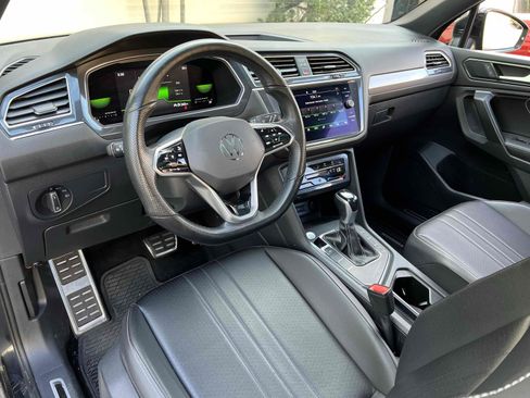 Used 2022 Volkswagen Tiguan SE R-Line image 3