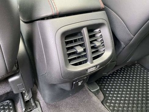 Used 2017 Jeep Cherokee Trailhawk AWD/4WD image 6