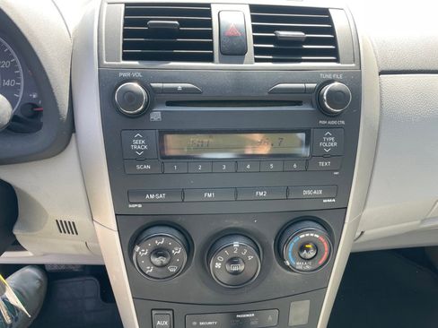 Used 2013 Toyota Corolla L image 21