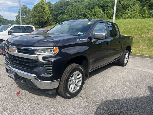 Used 2023 Chevrolet Silverado 1500 LT AWD/4WD image 6