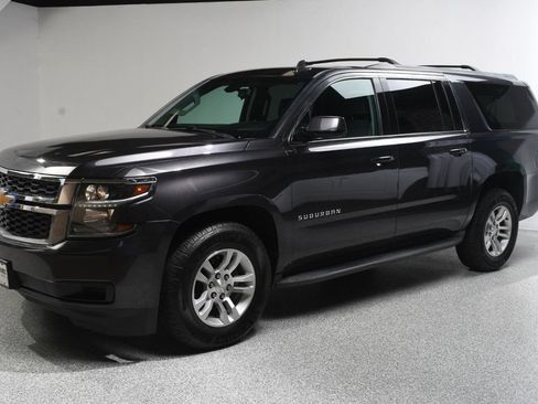 Used 2017 Chevrolet Suburban LS RWD image 2