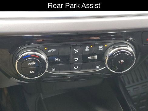 Used 2025 Chevrolet Trax ACTIV w/ Sunroof Package image 15