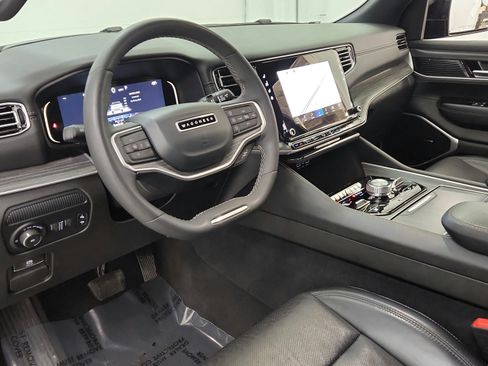 Used 2024 Jeep Wagoneer L Series III w/ Flexible Seating Group AWD/4WD image 16