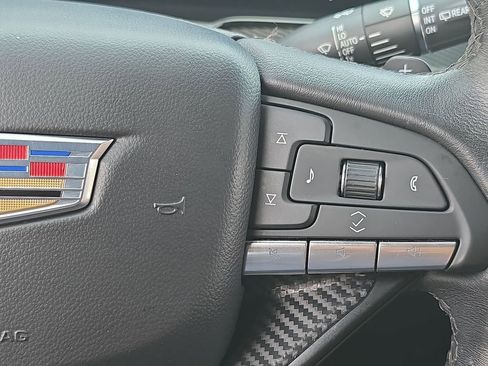 Used 2022 Cadillac Escalade Premium Luxury image 23