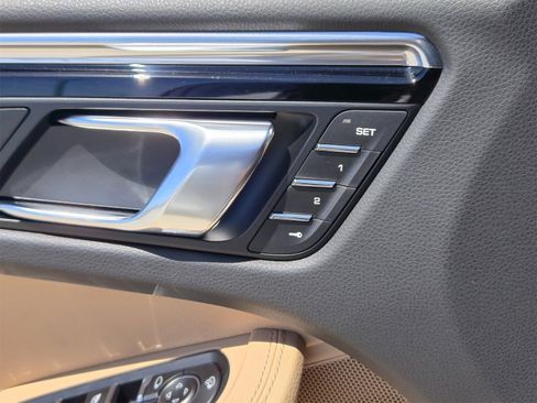 New 2025 Porsche Macan image 21