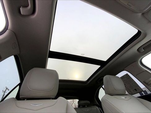 Used 2019 Cadillac XT4 Luxury w/ Cold Weather Package image 22