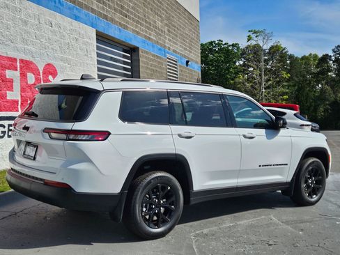 New 2026 Jeep Grand Cherokee L 4WD image 7