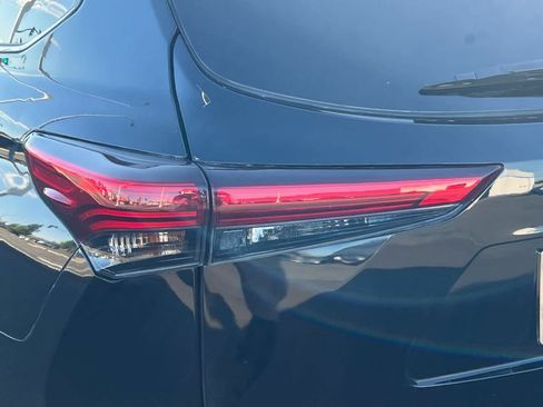 Used 2023 Toyota Highlander Limited AWD/4WD image 20