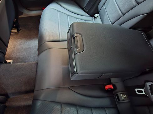 Used 2020 Mercedes-Benz C 300 4MATIC Sedan image 31