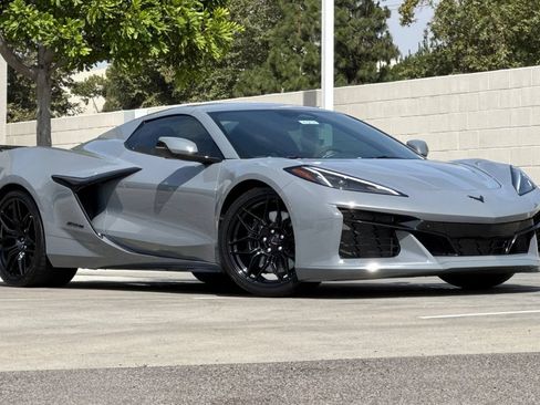 Used 2024 Chevrolet Corvette Z06 w/ Stealth Interior Trim Package RWD image 2