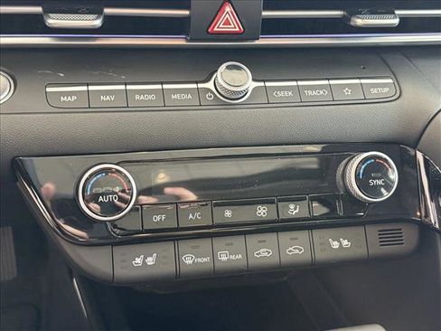 New 2025 Hyundai Elantra Limited image 20