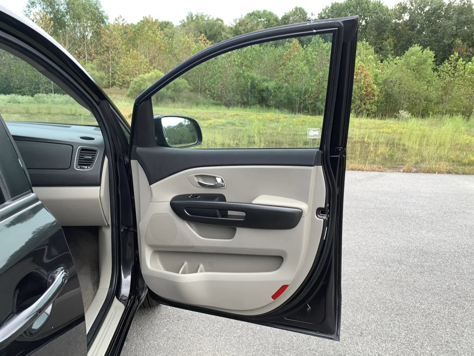 Used 2021 Kia Sedona LX FWD image 28
