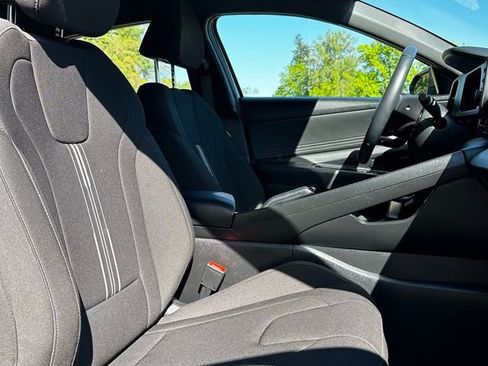 Certified 2025 Hyundai Elantra Sport FWD image 19