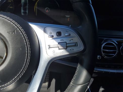 Used 2020 Mercedes-Benz S 560 Sedan image 24