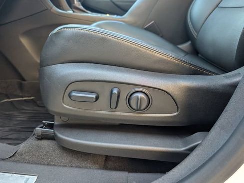 Used 2024 Chevrolet Equinox Premier FWD image 19