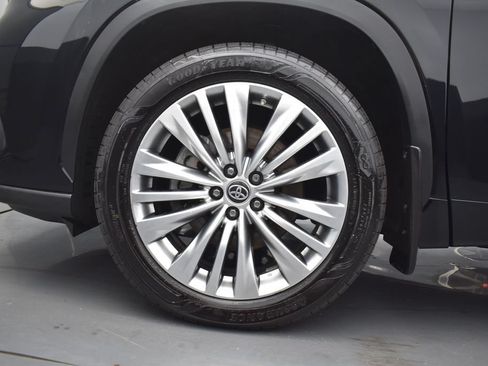 Used 2023 Toyota Highlander Platinum FWD image 8
