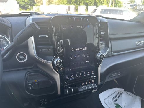 Used 2024 RAM 2500 Laramie AWD/4WD image 12