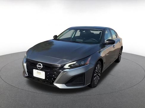 Used 2025 Nissan Altima 2.5 SV FWD image 7