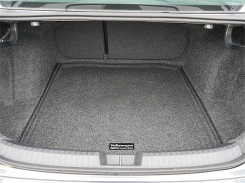 Certified 2025 Volkswagen Jetta SE image 18