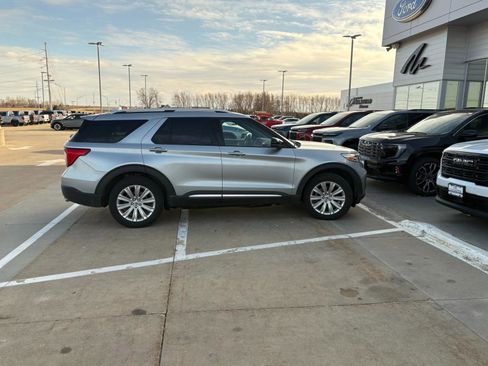 Used 2020 Ford Explorer Limited image 3
