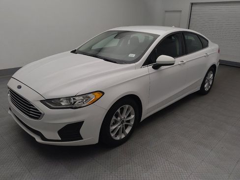 Used 2020 Ford Fusion SE FWD image 2