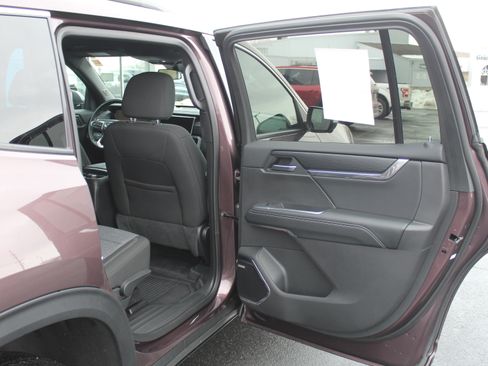 Certified 2025 GMC Acadia Elevation w/ LPO, Floor Liner Package image 23