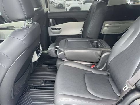 Used 2024 Kia Carnival EX FWD image 14