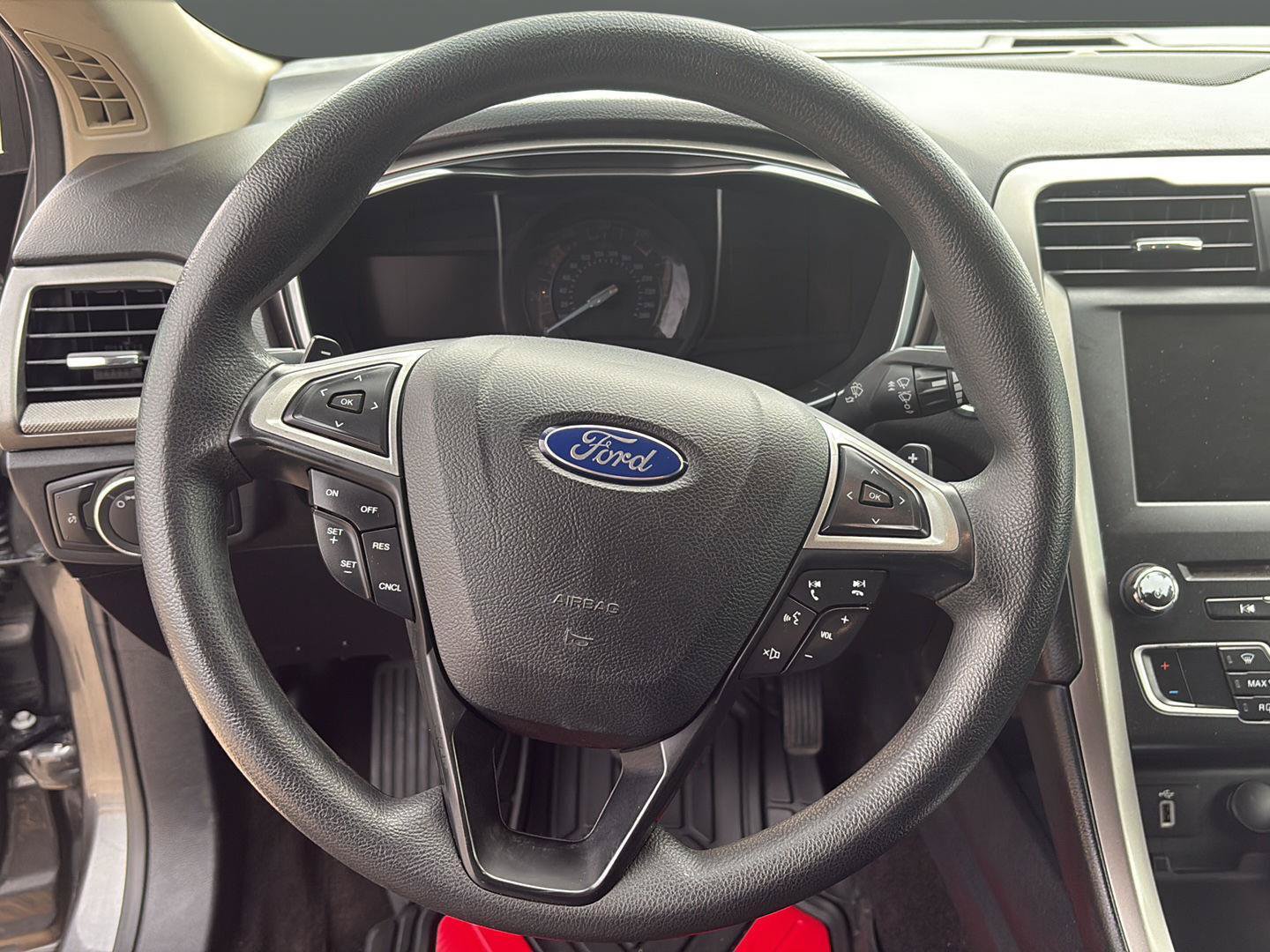 Used 2017 Ford Fusion SE w/ Fusion SE Technology Package FWD image 10