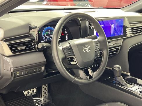Used 2025 Toyota Camry SE image 16