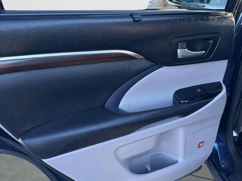 Used 2014 Toyota Highlander Limited w/ Driver Technology Package image 21