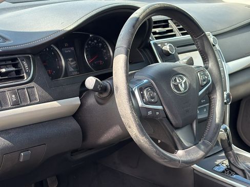 Used 2015 Toyota Camry SE FWD image 13