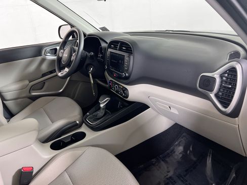 Used 2024 Kia Soul LX w/ Option Group 015 FWD image 26