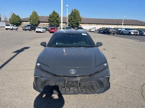 Used 2025 Toyota Camry SE image 2
