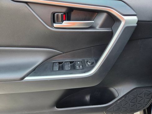 Used 2025 Toyota RAV4 XLE FWD image 18