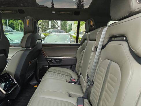 Used 2023 Rivian R1S Adventure AWD/4WD image 24