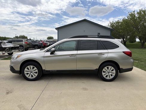 Used 2017 Subaru Outback 2.5i Premium AWD/4WD image 3