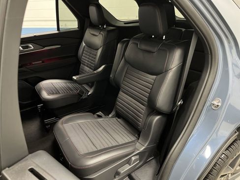 Used 2025 Ford Explorer ST-Line w/ Premium Package image 34