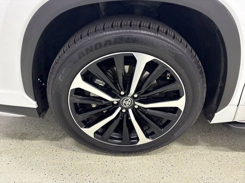 Used 2022 Toyota Highlander XSE image 8