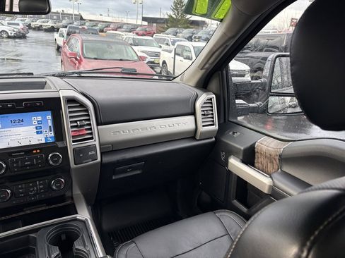 Used 2017 Ford F350 Lariat w/ Chrome Package image 20