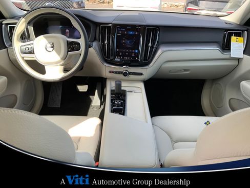 Used 2025 Volvo XC60 B5 Core w/ Climate Package image 2