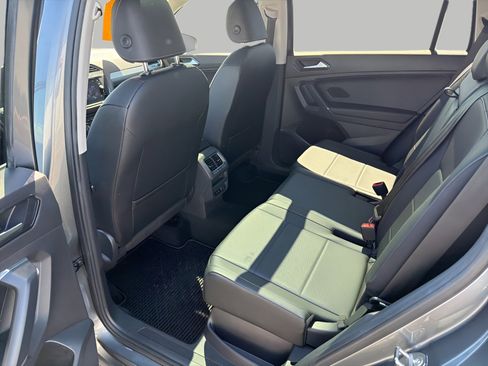 Used 2018 Volkswagen Tiguan SE w/ Panoramic Sunroof Package AWD/4WD image 22