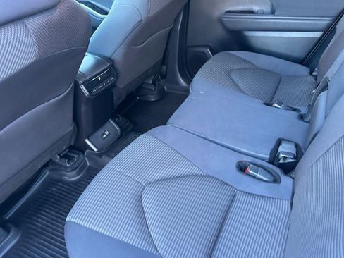 Used 2025 Toyota Highlander LE image 14