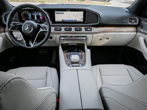 Used 2025 Mercedes-Benz GLS 450 4MATIC image 27