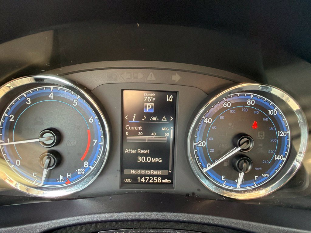Used 2018 Toyota Corolla SE w/ SE Premium Package FWD image 29