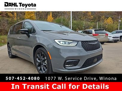 Used 2025 Chrysler Pacifica Limited