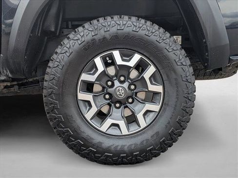 Used 2017 Toyota Tacoma TRD Off-Road w/ Tow Package (A/T) image 20