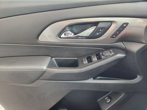Used 2022 Chevrolet Traverse Premier FWD image 24