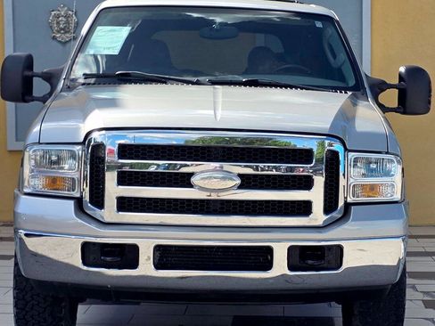 Used 2005 Ford Excursion XLT AWD/4WD image 3